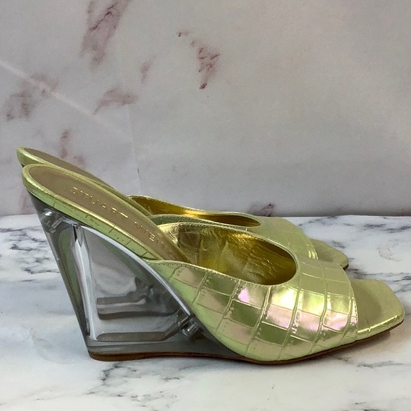 Stuart Weitzman Lucite Wedge Women's Shoe Size 8.5B - Picture 5 of 7